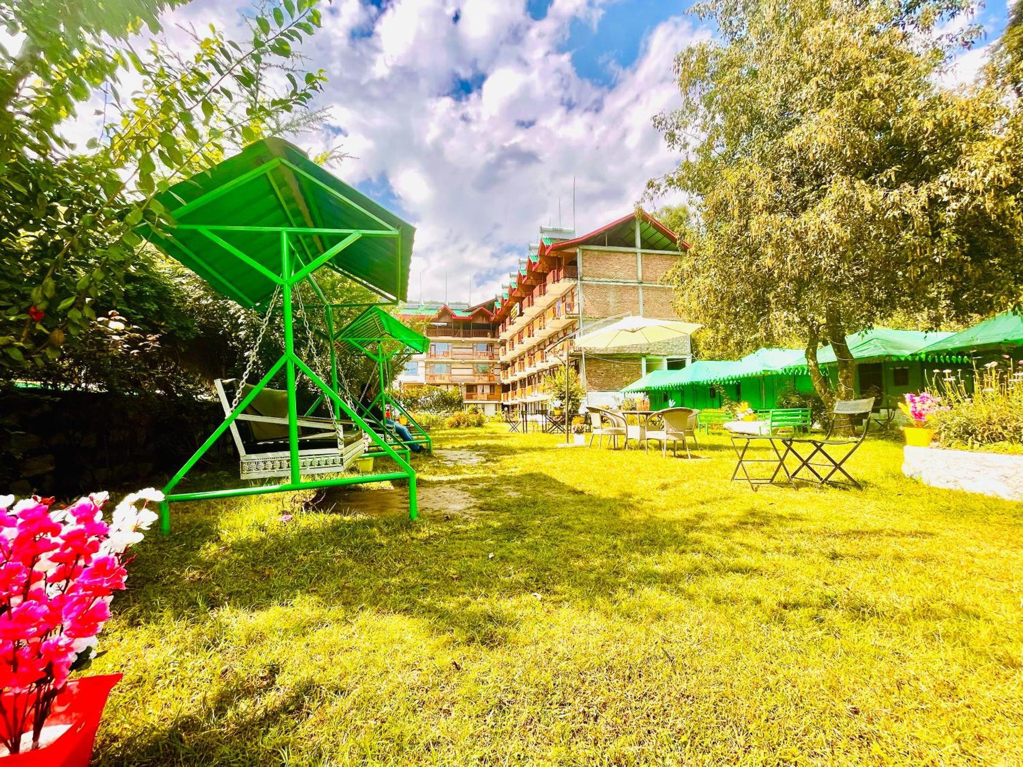 Himalayan Fort Resort, Manali - !!Riverside Property !! Big Garden With Bonfire !! Guest Preferred !! Scenic River & Mountain View !! Big Parking !! Luxury Balcony Rooms !! Playing Zone !! Property Of The Year - Manali (Himachal Pradesh) — Photos 2
